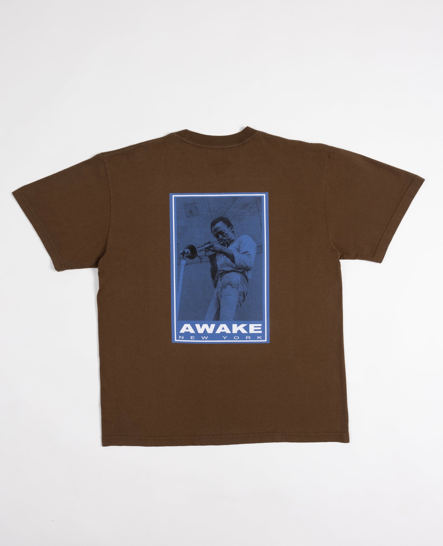 Awake NY Miles Davis T-shirt imprimé à manches courtes (marron)