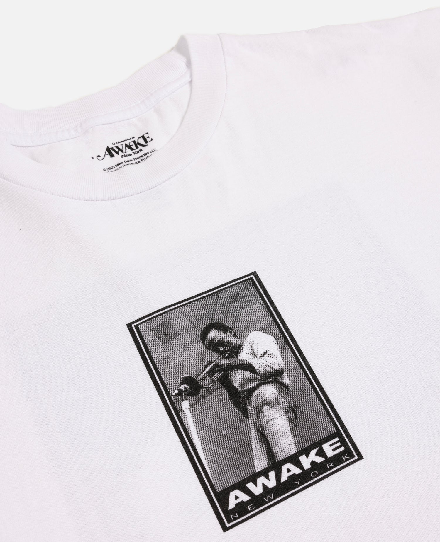 Awake NY Miles Davis T-shirt imprimé à manches courtes (Blanc)